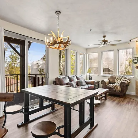 Crestview D208 By Moose Management Apartment